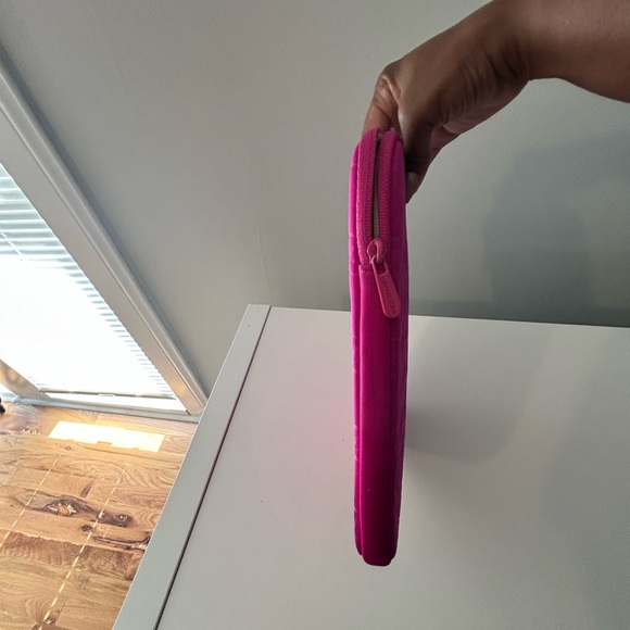 Michael Kors iPad case - Picture 3 of 6